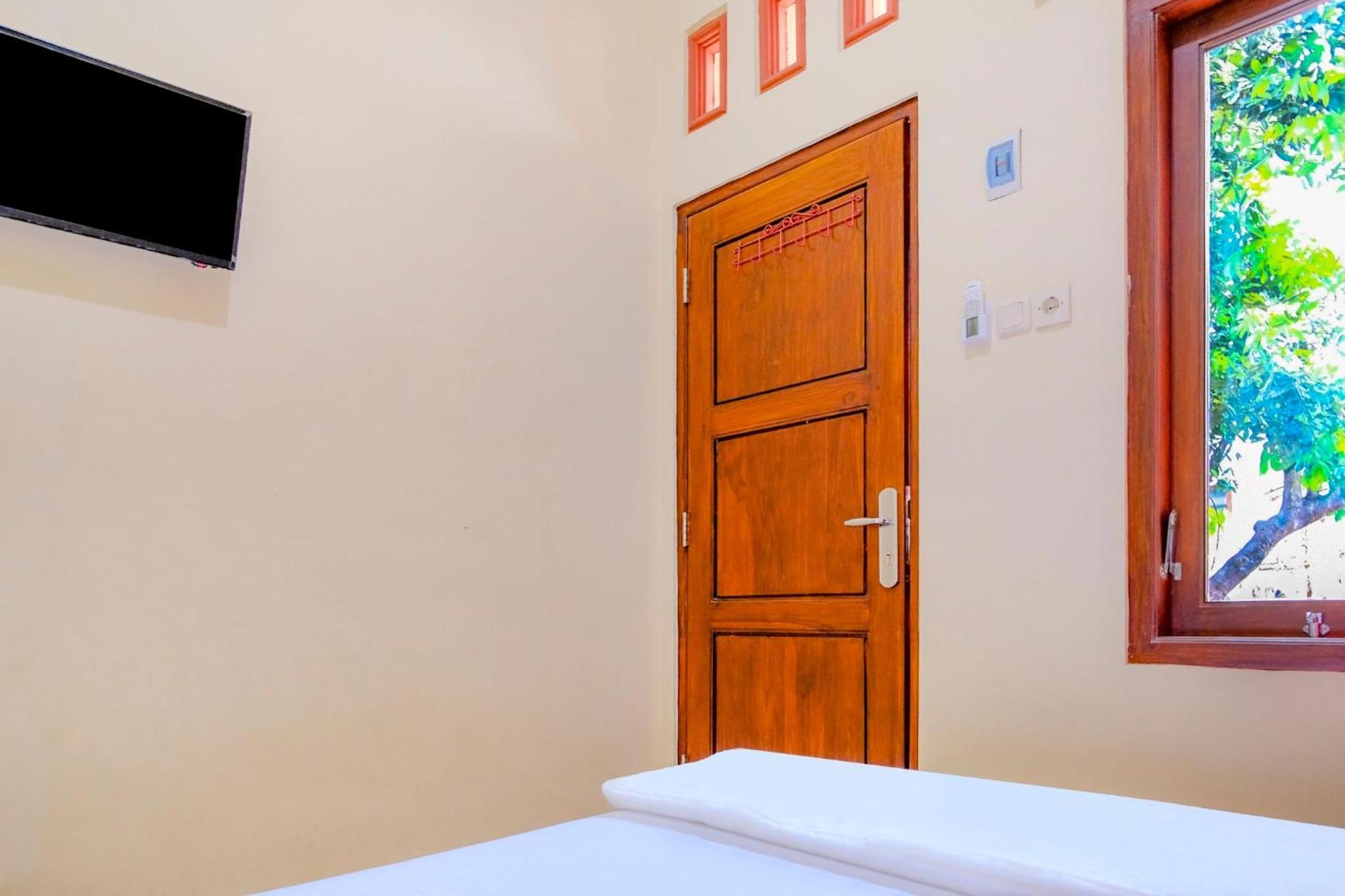 Oyo 2826 Panderman Residence Blitar Zewnętrze zdjęcie