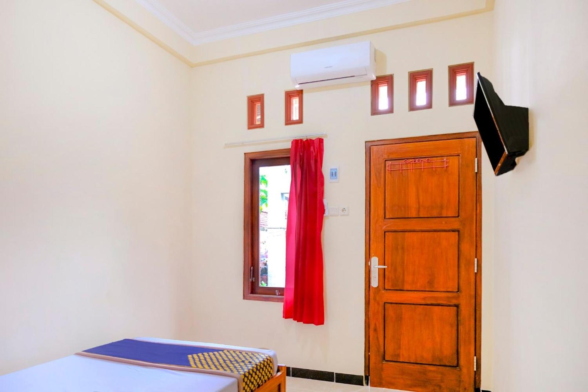 Oyo 2826 Panderman Residence Blitar Zewnętrze zdjęcie