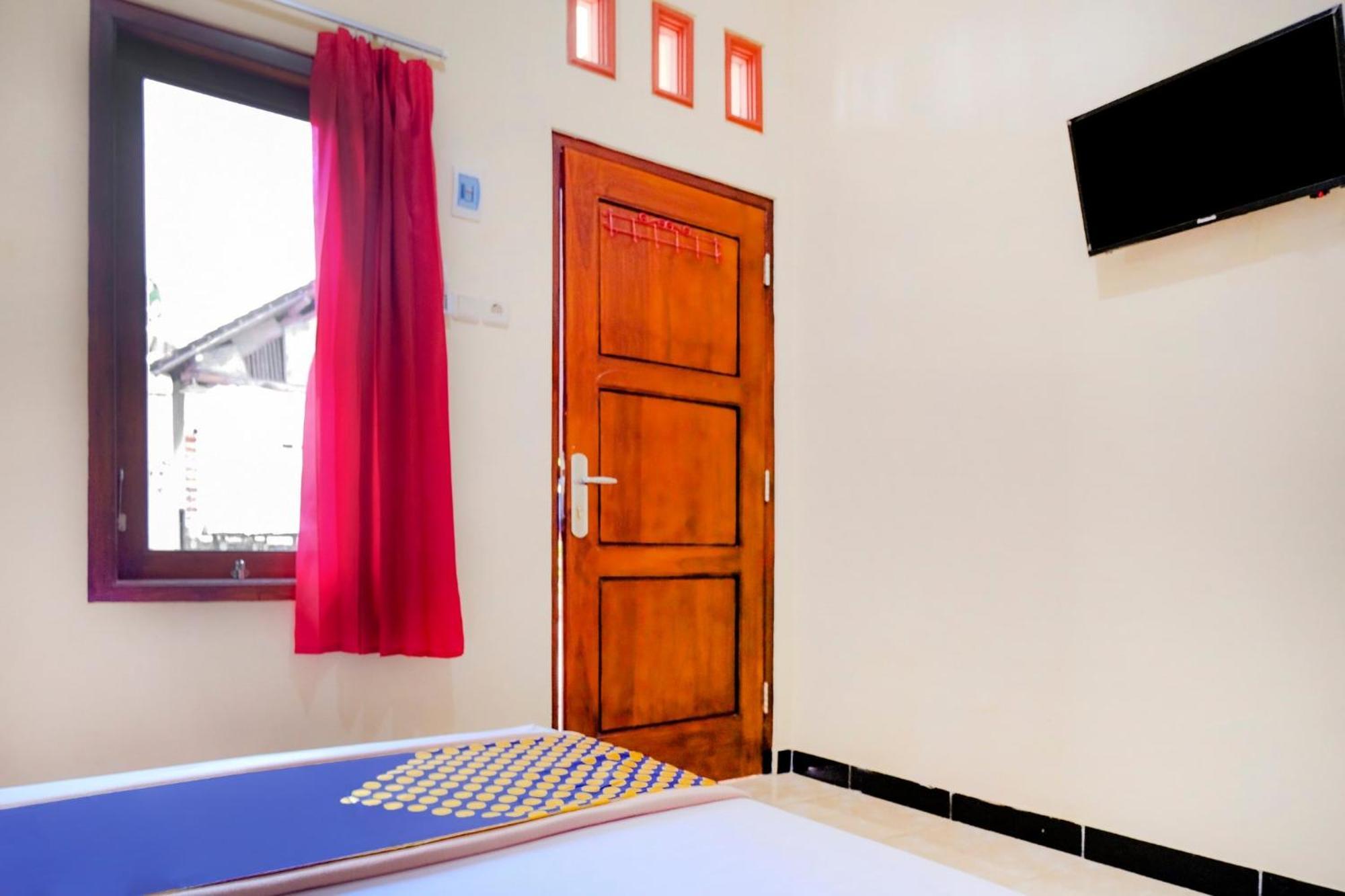 Oyo 2826 Panderman Residence Blitar Zewnętrze zdjęcie