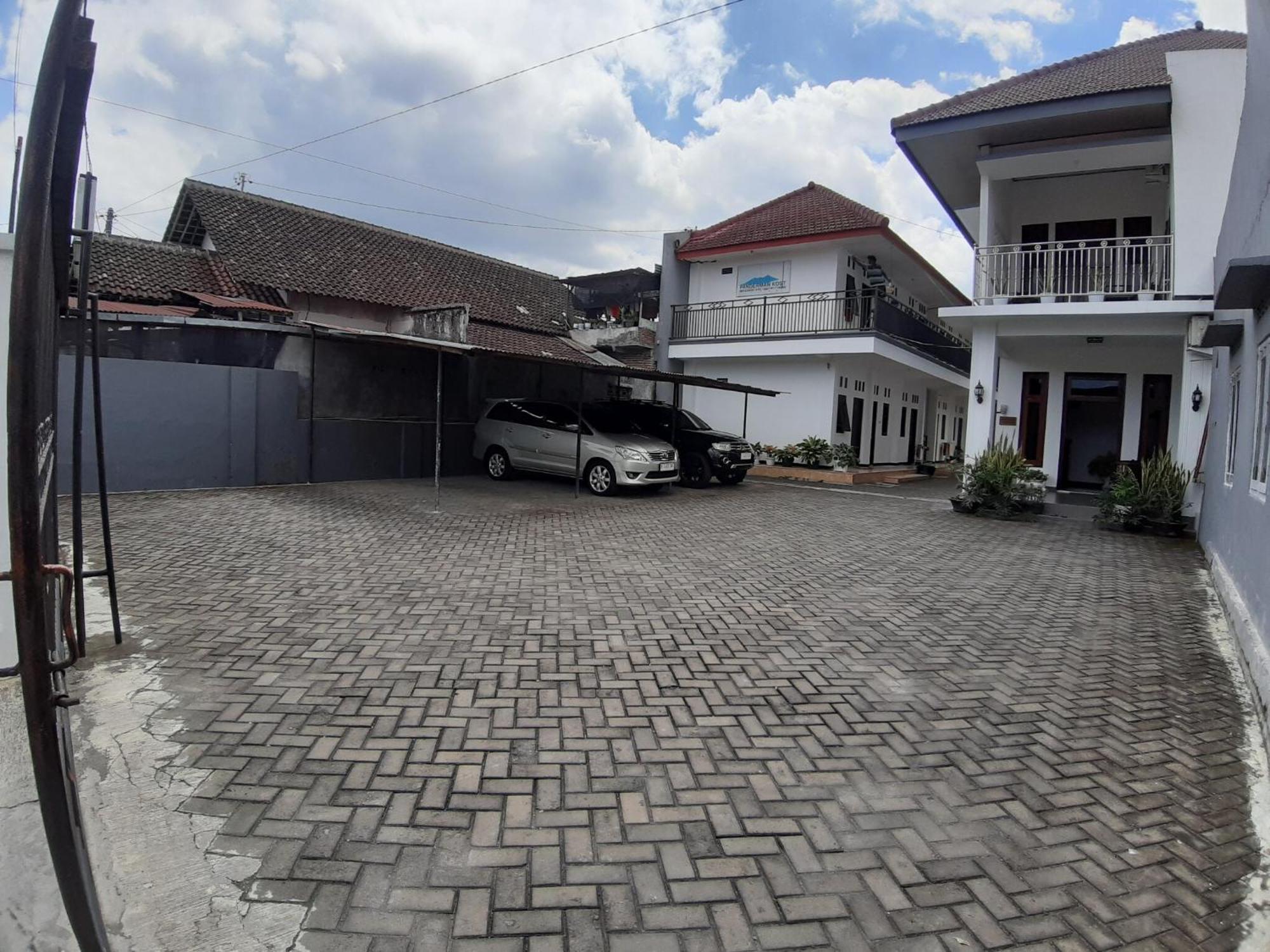 Oyo 2826 Panderman Residence Blitar Zewnętrze zdjęcie