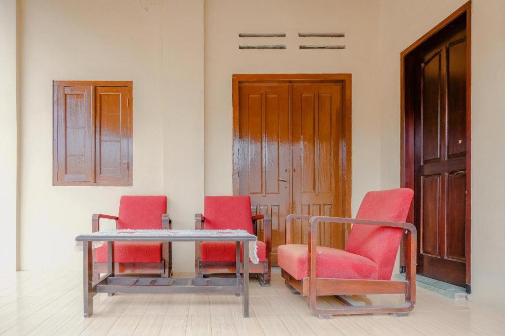 Oyo 2826 Panderman Residence Blitar Zewnętrze zdjęcie