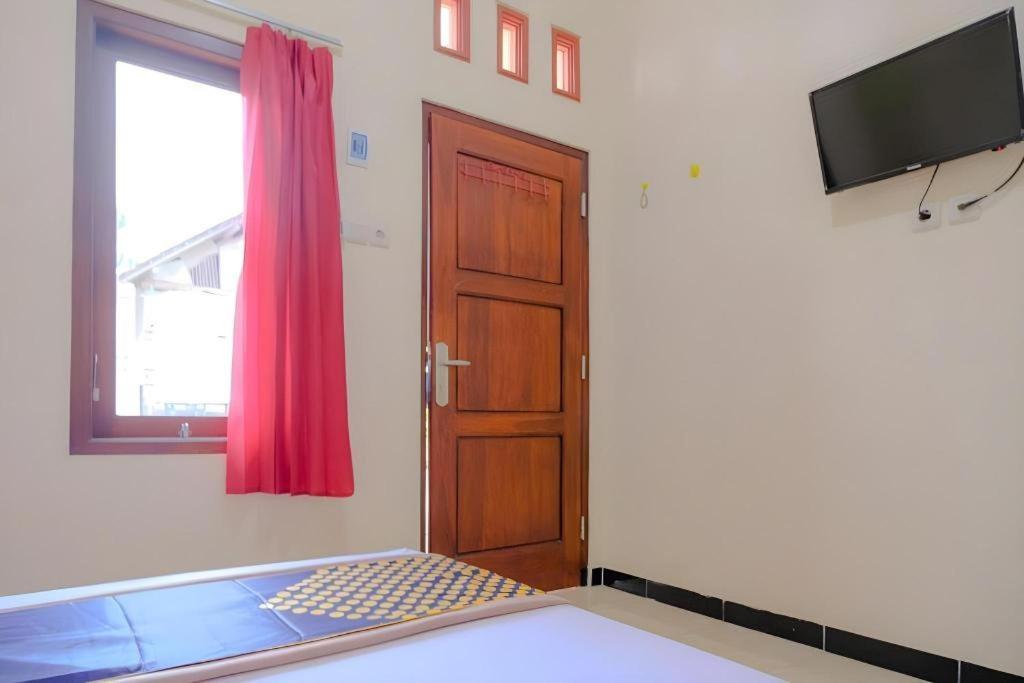 Oyo 2826 Panderman Residence Blitar Zewnętrze zdjęcie