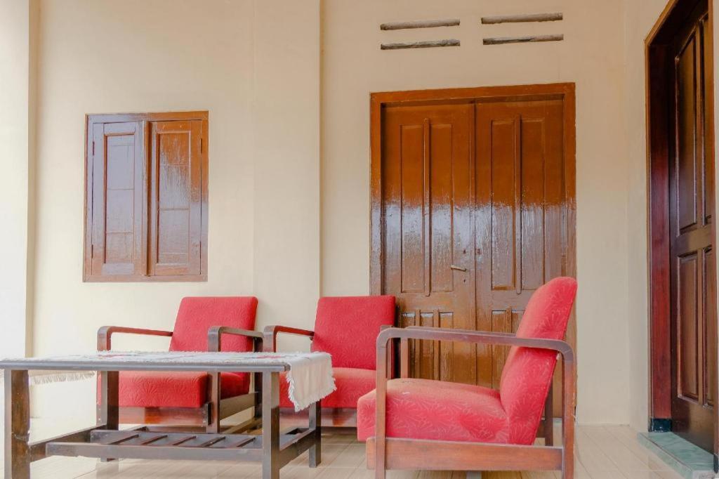 Oyo 2826 Panderman Residence Blitar Zewnętrze zdjęcie