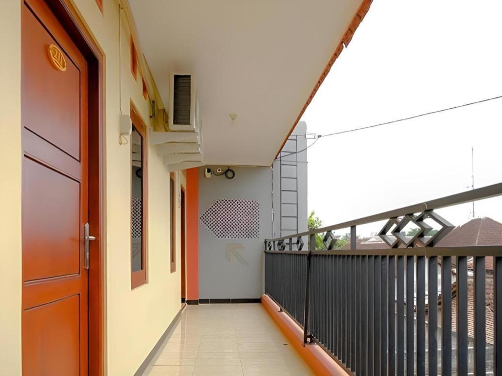 Oyo 2826 Panderman Residence Blitar Zewnętrze zdjęcie