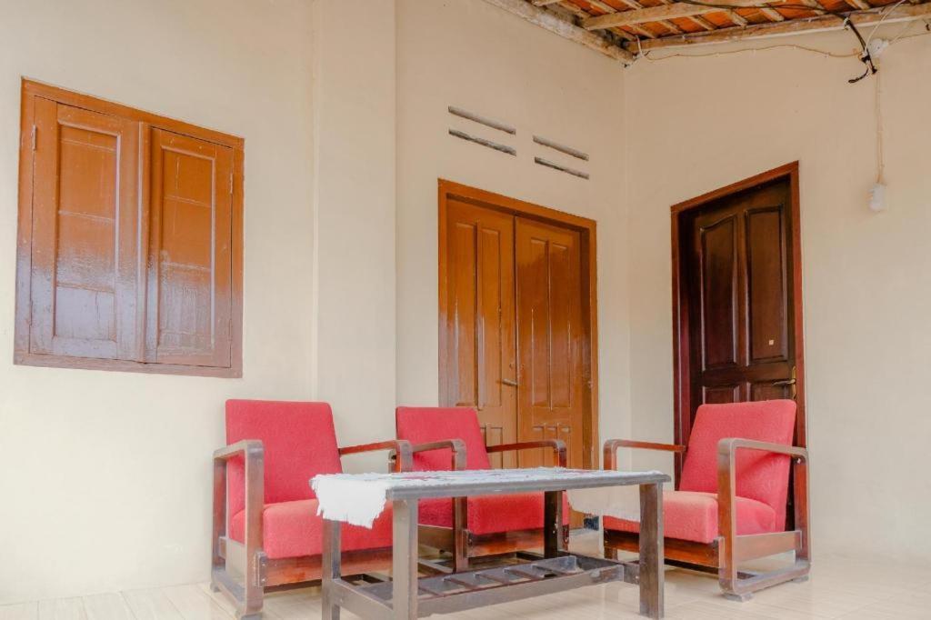 Oyo 2826 Panderman Residence Blitar Zewnętrze zdjęcie