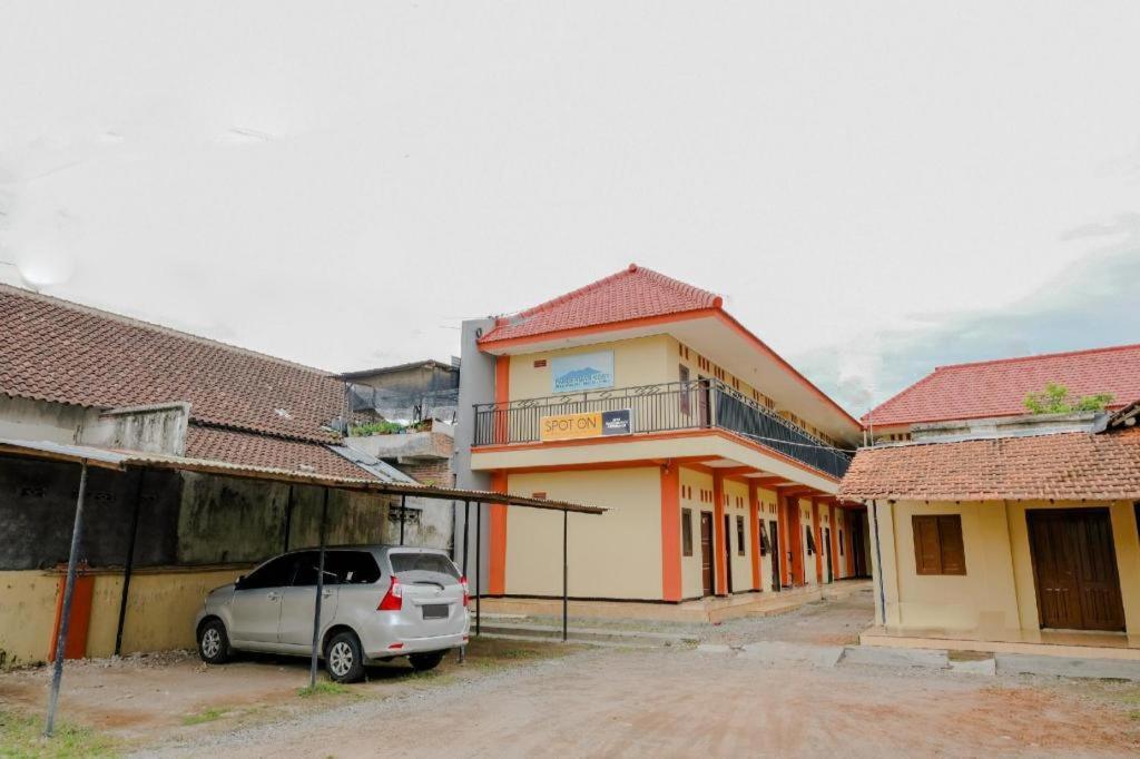 Oyo 2826 Panderman Residence Blitar Zewnętrze zdjęcie