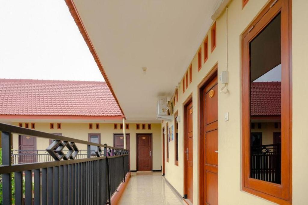 Oyo 2826 Panderman Residence Blitar Zewnętrze zdjęcie