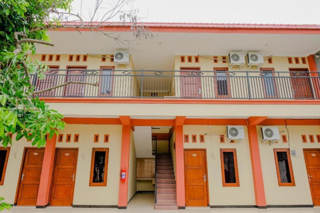 Oyo 2826 Panderman Residence Blitar Zewnętrze zdjęcie